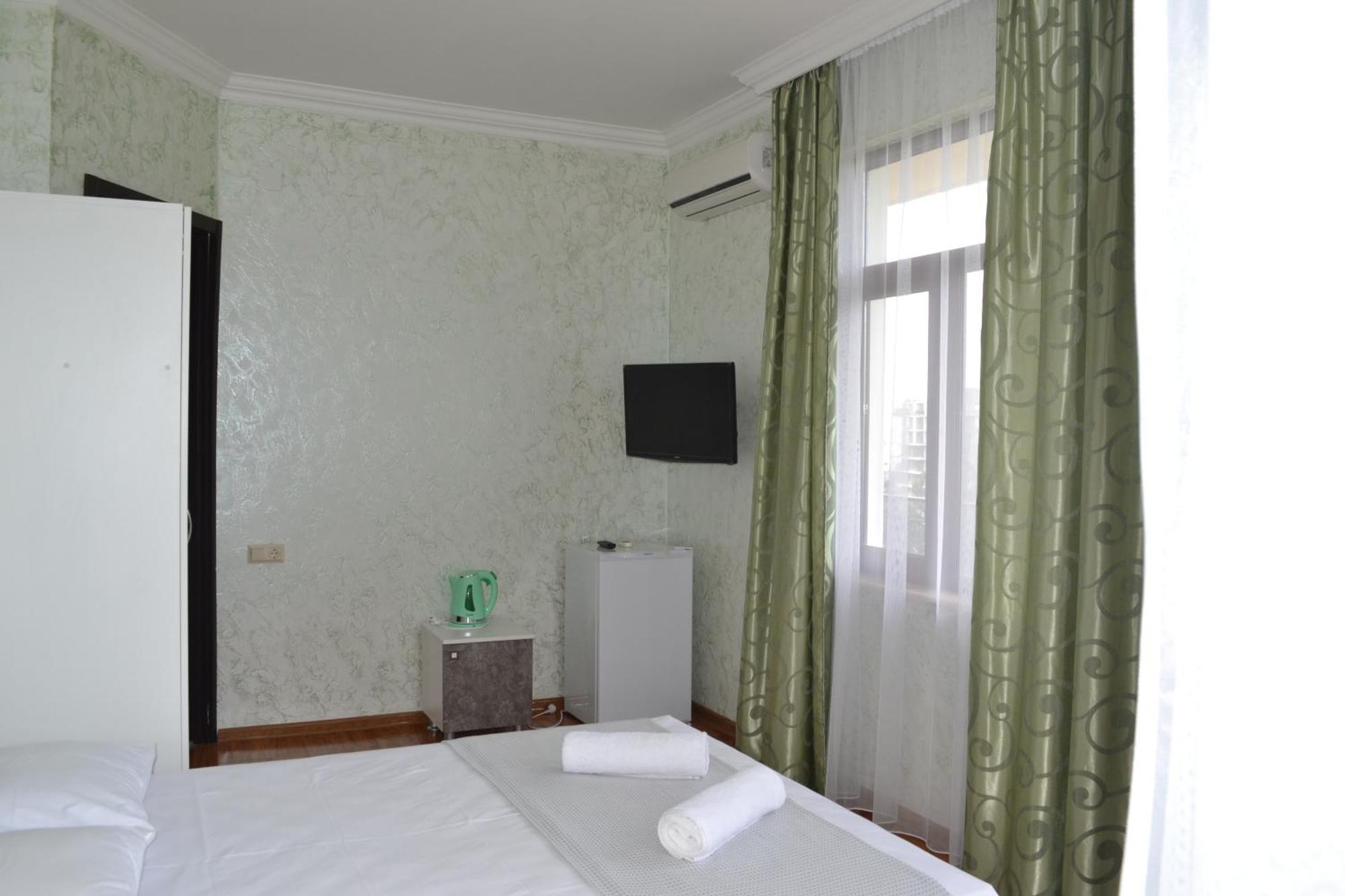 Sunny Hotel Batumi Makhinjauri Bagian luar foto