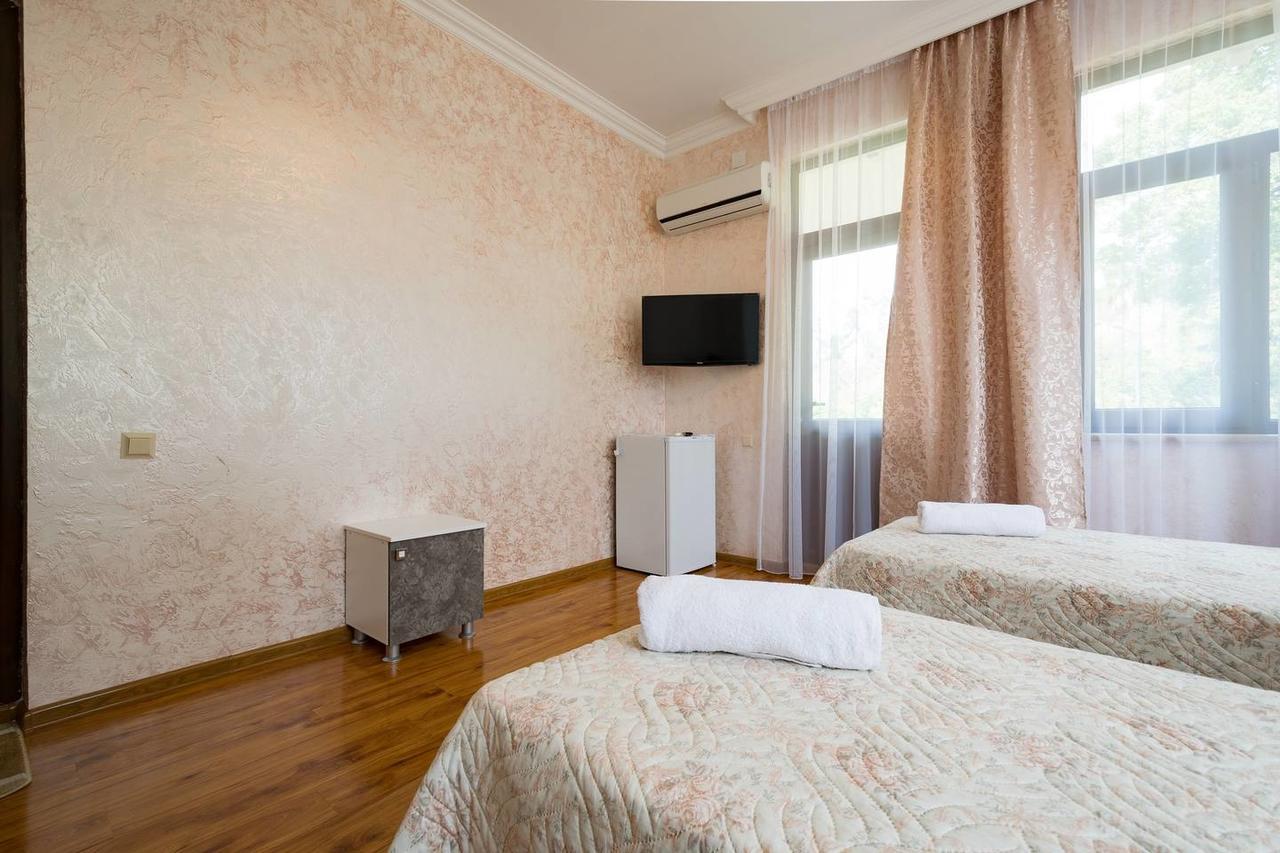 Sunny Hotel Batumi Makhinjauri Bagian luar foto