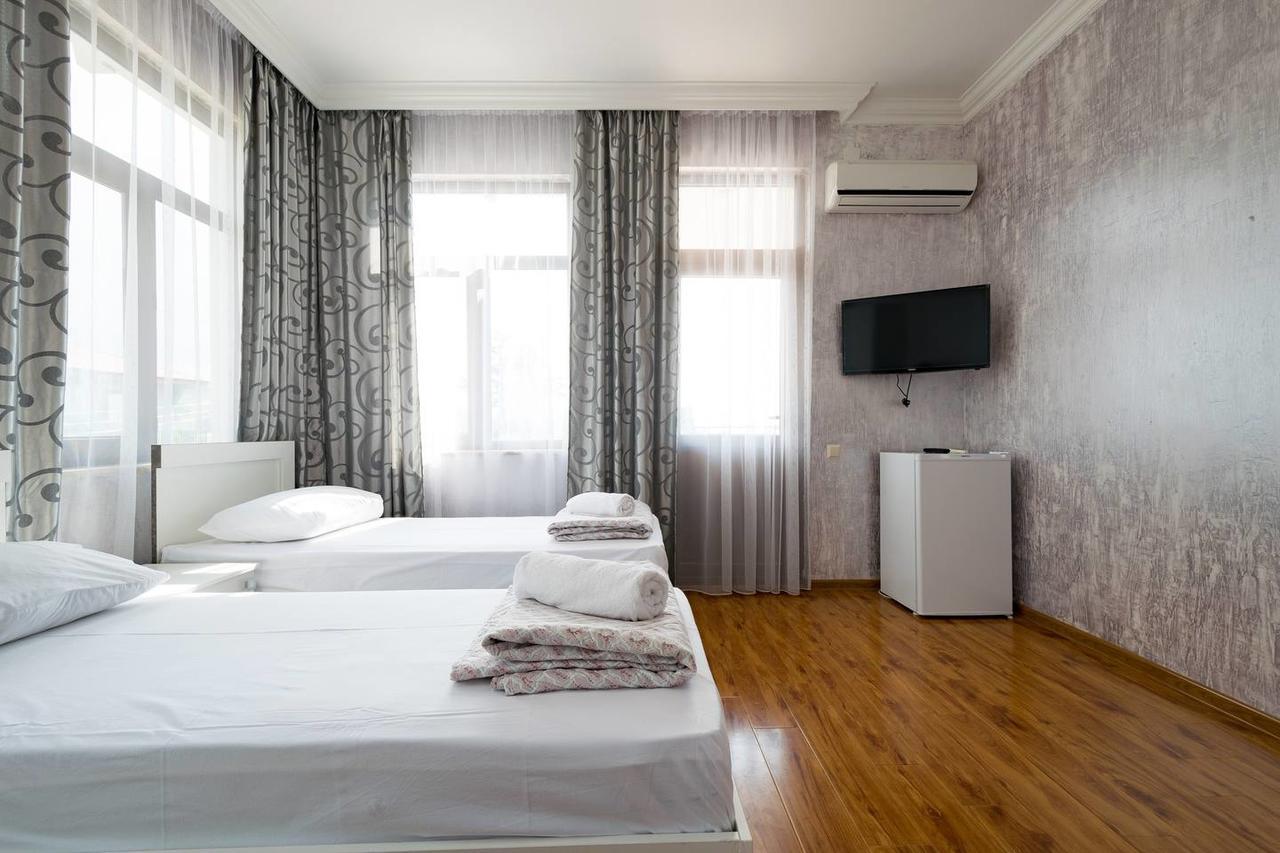 Sunny Hotel Batumi Makhinjauri Bagian luar foto